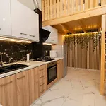 Platanos House Salakos